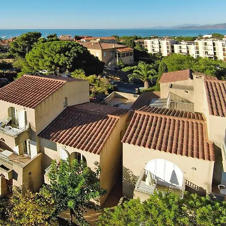 In Ile Rousse Near Sandy Beaches Semesterbostad