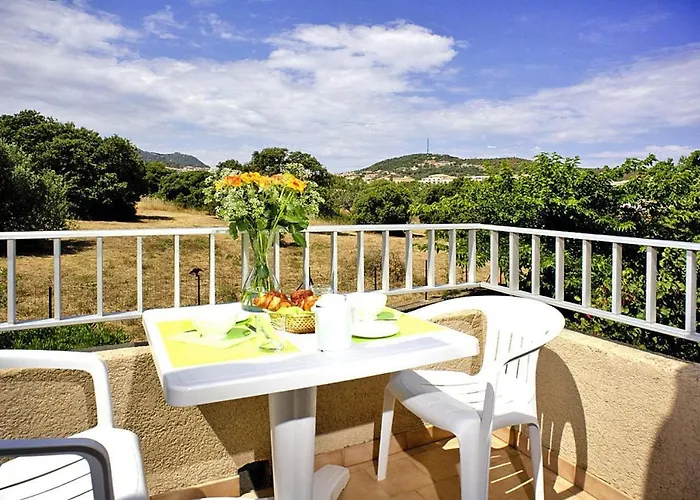 In Ile Rousse Near Sandy Beaches * LʼÎle-Rousse