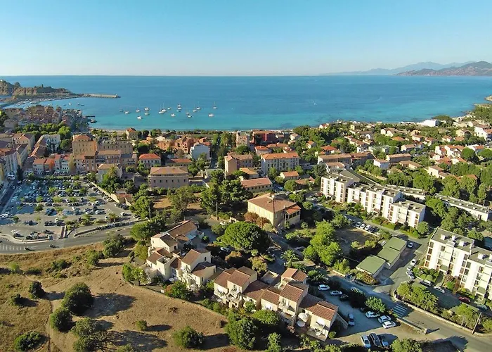 In Ile Rousse Near Sandy Beaches * LʼÎle-Rousse