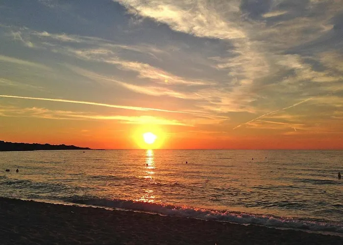 In Ile Rousse Near Sandy Beaches * LʼÎle-Rousse